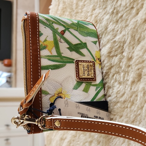 NWT Dooney & Bourke Daffodil White Leather Wristlet Wallet π€πΌπ - Picture 10 of 16